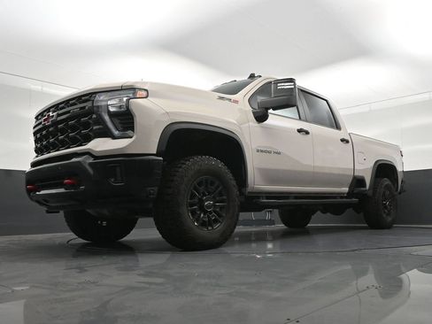 Used 2026 Chevrolet Silverado 2500 ZR2 AWD/4WD image 24
