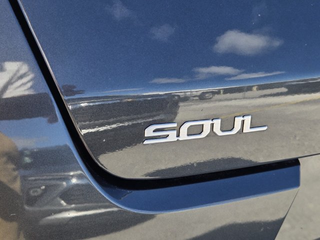 Used 2025 Kia Soul LX w/ LX Technology Package FWD image 13