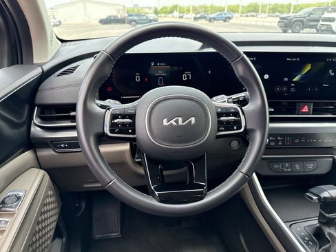 Used 2026 Kia Carnival FWD image 11