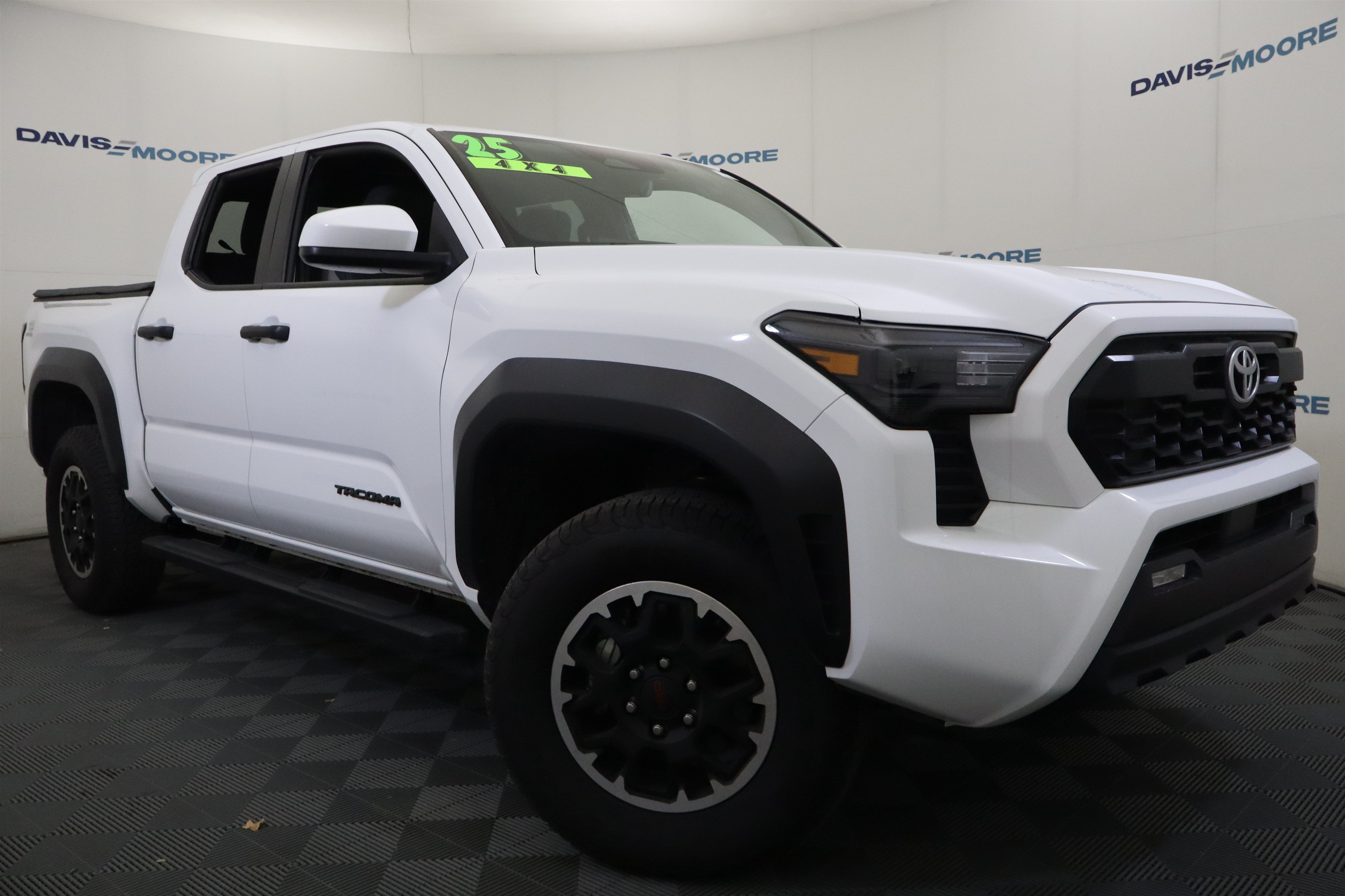 Used 2025 Toyota Tacoma TRD Off-Road AWD/4WD image 2