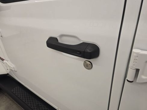 Used 2020 Jeep Gladiator Rubicon AWD/4WD image 21