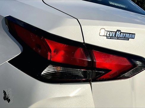 Used 2022 Nissan Versa SV image 21