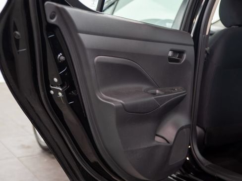 Used 2022 Nissan Versa S FWD image 8