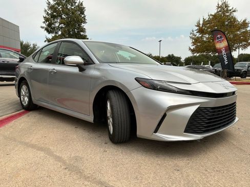 Used 2025 Toyota Camry LE FWD image 4