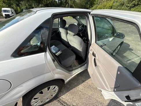 Used 2004 Ford Focus SE FWD image 28