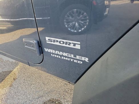 Used 2017 Jeep Wrangler Unlimited Sport w/ Max Tow Package image 16