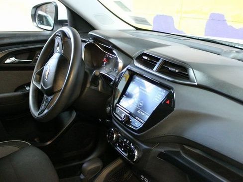Used 2023 Chevrolet TrailBlazer LT w/ Convenience Package FWD image 11