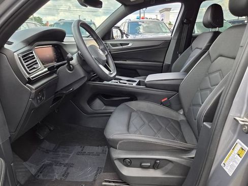 Used 2024 Volkswagen Atlas Cross Sport SE AWD/4WD image 5