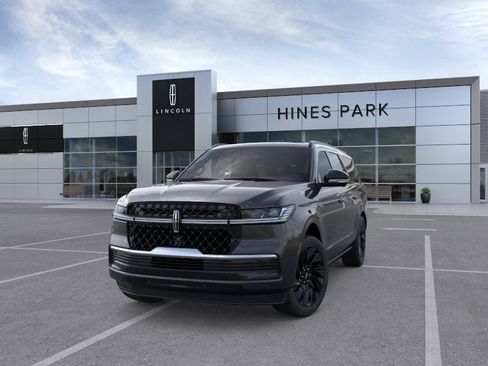 New 2026 Lincoln Navigator L Reserve AWD/4WD image 2