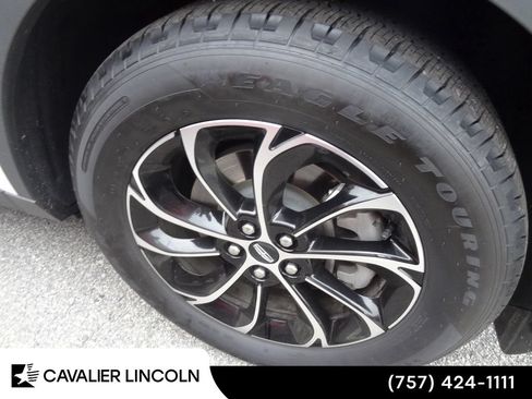 Used 2026 Lincoln Nautilus Premier AWD/4WD image 14