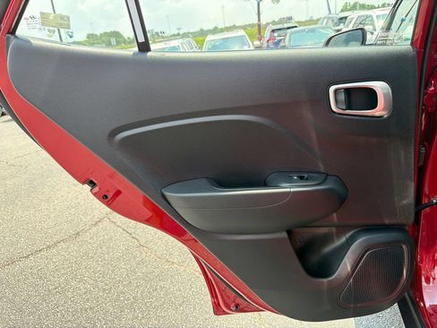 Used 2025 Hyundai Venue SE FWD image 21