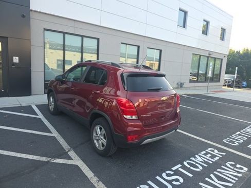 Used 2021 Chevrolet Trax LT w/ Driver Confidence Package AWD/4WD image 3