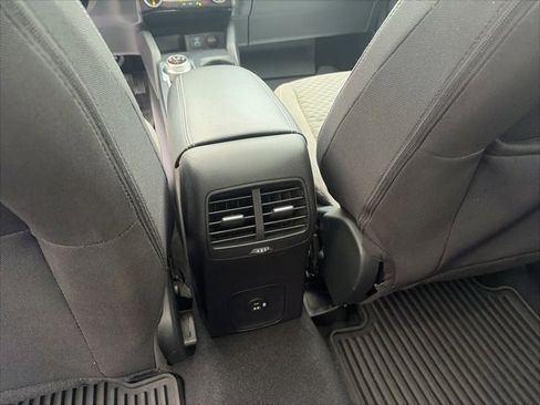 Used 2022 Ford Escape SE w/ SE Sport Appearance Package image 23