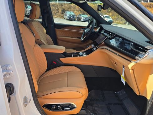 New 2025 Jeep Grand Cherokee Summit image 29