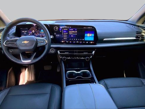 Certified 2025 Chevrolet Traverse LT FWD image 16