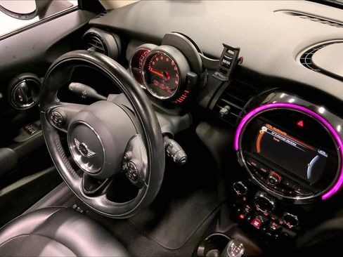 Used 2017 MINI Cooper 2-Door Hardtop image 32