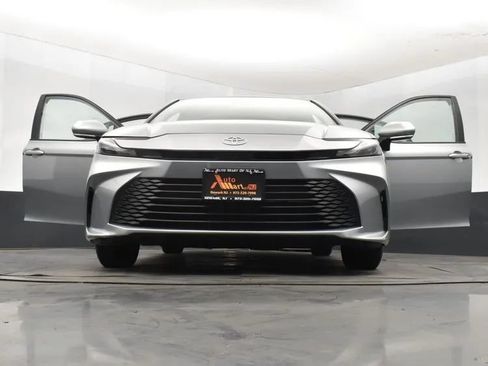 Used 2025 Toyota Camry LE FWD image 11