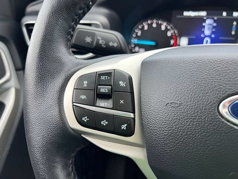 Used 2023 Ford Explorer XLT w/ Equipment Group 202A AWD/4WD image 32