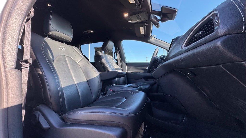 Used 2024 Chrysler Pacifica Touring-L w/ S Appearance Package FWD image 28