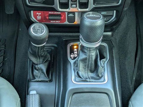 Used 2025 Jeep Gladiator Mojave w/ Convenience Group AWD/4WD image 12