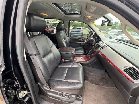 Used 2011 Cadillac Escalade ESV Luxury AWD/4WD image 29