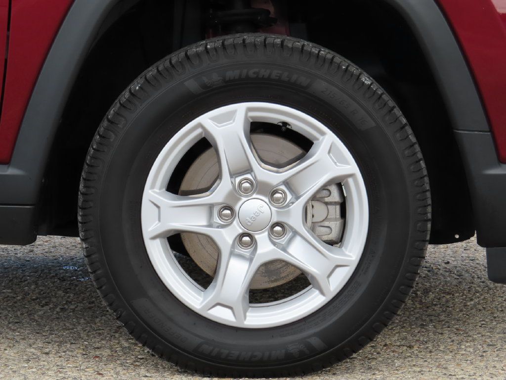 Certified 2022 Jeep Compass Sport AWD/4WD image 12