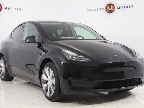 Used 2022 Tesla Model Y Long Range image 22
