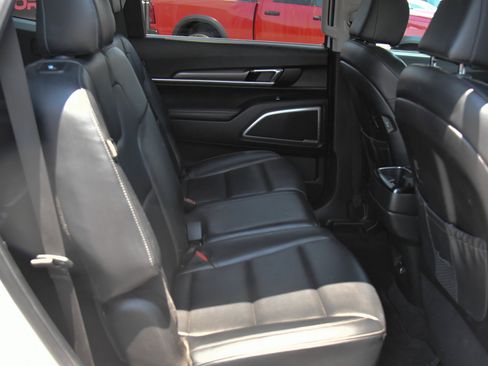 Used 2025 Kia Telluride LX FWD image 44