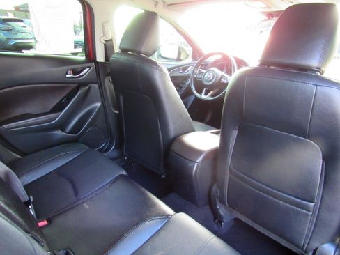 Used 2017 MAZDA MAZDA3 Grand Touring image 32