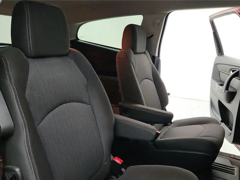 Used 2015 Chevrolet Traverse LT w/ Style and Technology Package FWD image 39