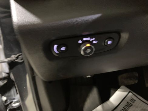 Used 2018 Chevrolet Traverse Premier AWD/4WD image 22