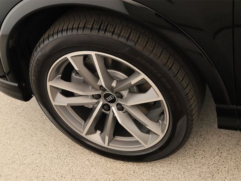 New 2025 Audi Q3 2.0T Premium image 30