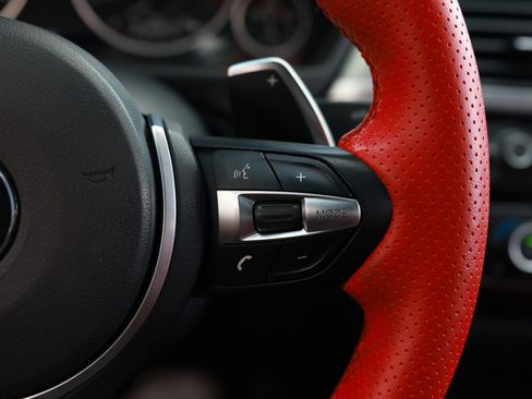 Used 2018 BMW 330i Sedan w/ M Sport Package image 32