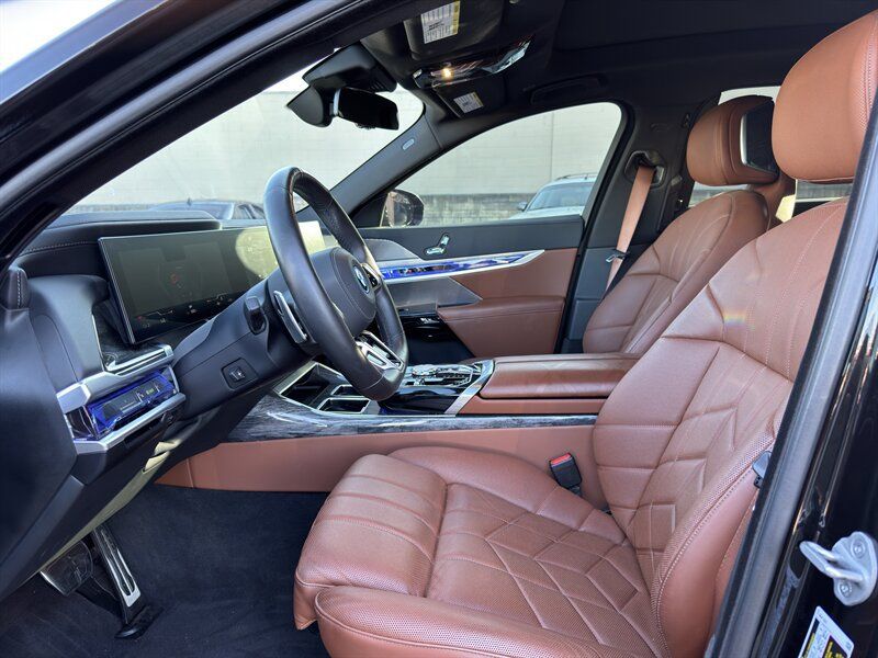 Used 2025 BMW i7 eDrive50 w/ M Sport Package RWD image 25