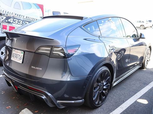 Used 2022 Tesla Model Y Performance image 11