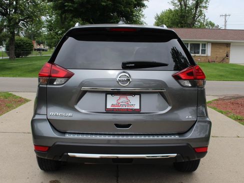 Used 2017 Nissan Rogue S w/ S Appearance Package AWD/4WD image 8