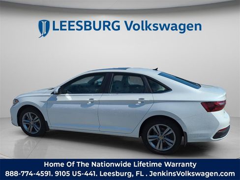 Used 2024 Volkswagen Jetta SE image 10