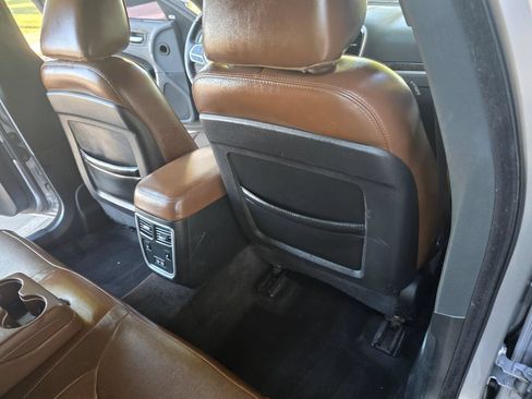 Used 2018 Chrysler 300 Limited RWD image 38