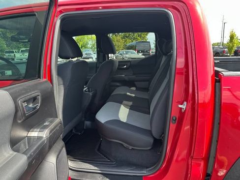 Used 2021 Toyota Tacoma TRD Off-Road w/ Technology Package AWD/4WD image 15