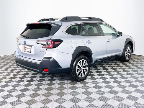 Certified 2025 Subaru Outback Premium AWD/4WD image 9