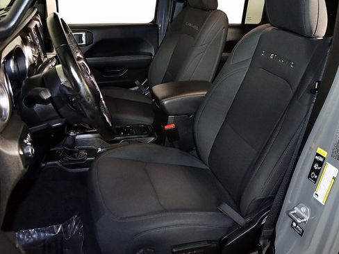 Used 2021 Jeep Gladiator Overland image 4