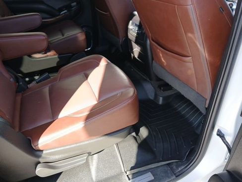 Used 2019 Chevrolet Suburban Premier w/ Premier Plus Edition RWD image 33