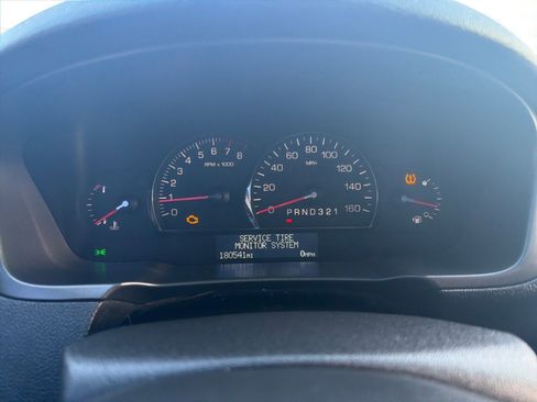 Used 2010 Cadillac DTS Luxury image 7