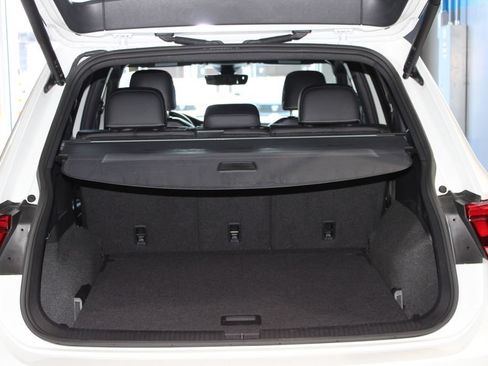 Used 2024 Volkswagen Tiguan SE R-Line AWD/4WD image 30
