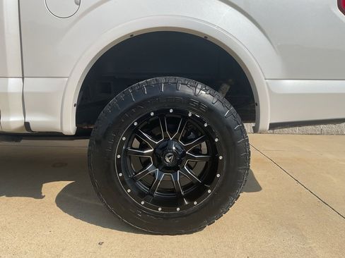 Certified 2019 Ford F150 Platinum w/ Equipment Group 701A Luxury image 6