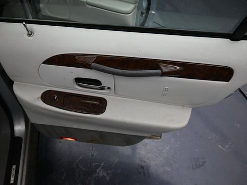 Used 2002 Lincoln Town Car Signature image 27