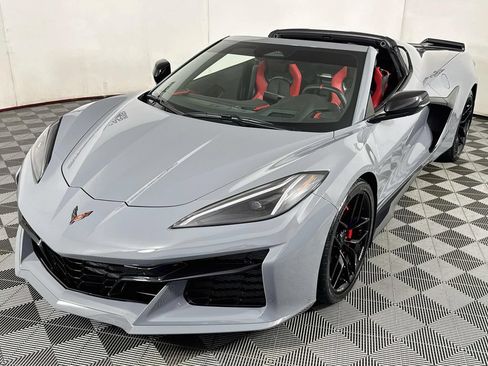 Used 2025 Chevrolet Corvette Z06 w/ Stealth Interior Trim Package RWD image 4