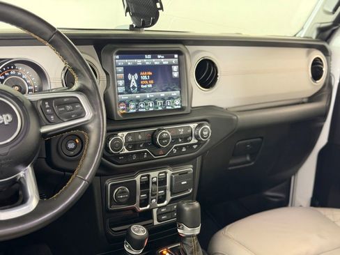 Certified 2021 Jeep Gladiator Overland image 20