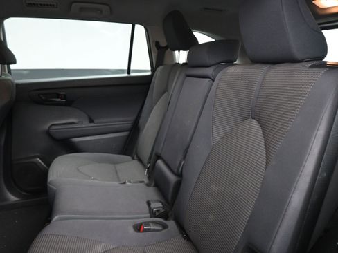 Certified 2024 Toyota Highlander LE AWD/4WD image 18