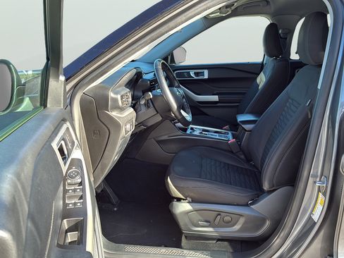 Used 2021 Ford Explorer XLT RWD image 13